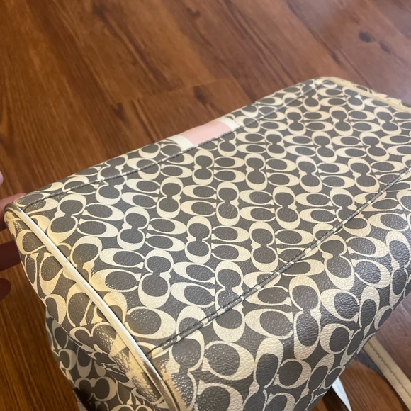 Coach purse - Picture 4 of 7